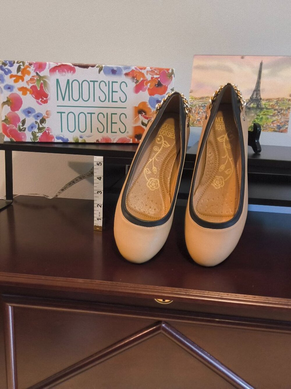 Mootsie Tootsies Ballet- Style Flat with Chain Detail. Size 8M